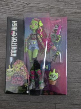 Monster High Venus McFlytrap Doll - Green & Pink